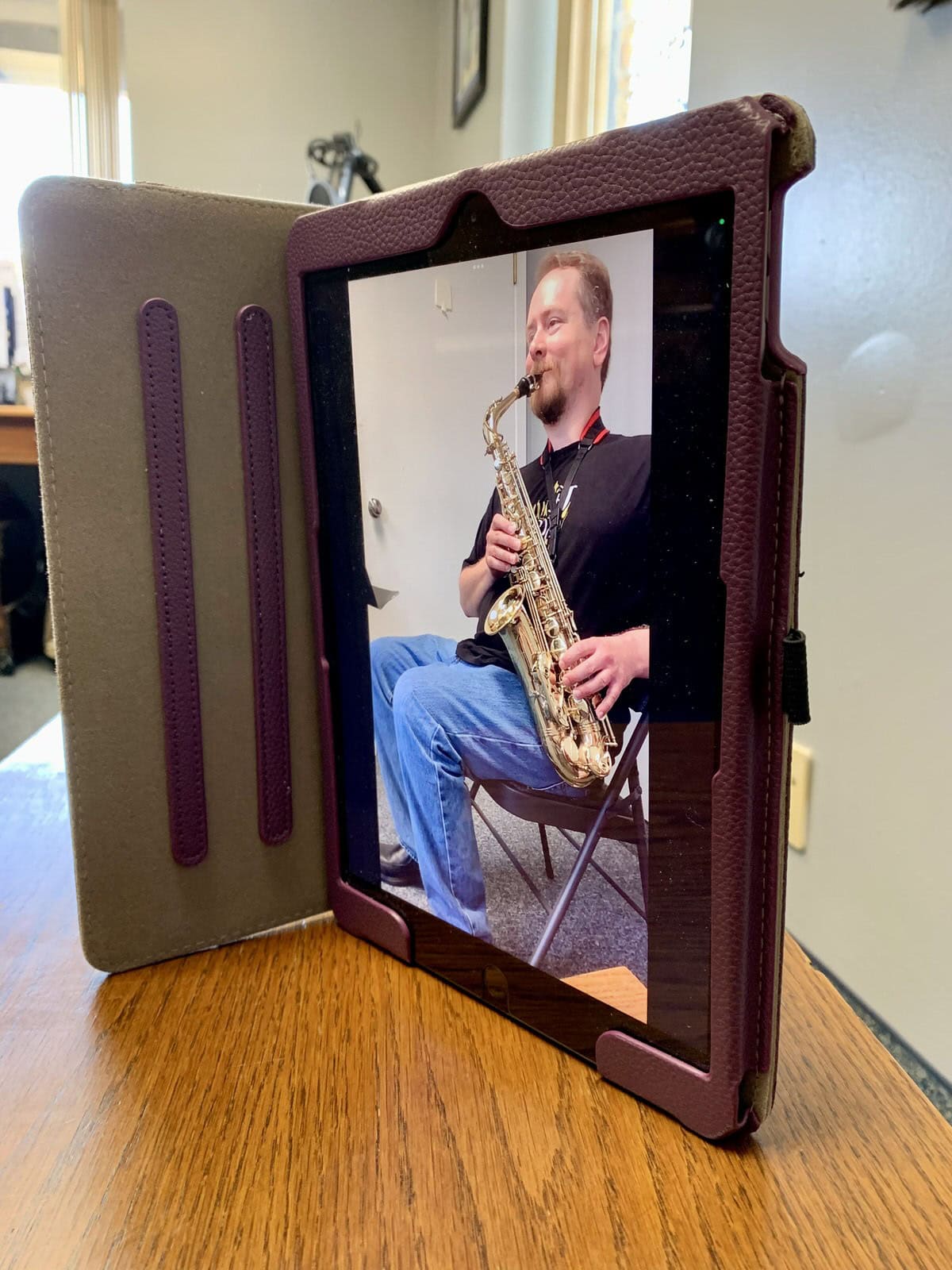 online music lessons camera view saxophone 01